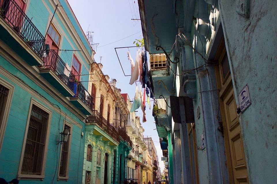 هافانا عاصمة كوبا - يعنى 